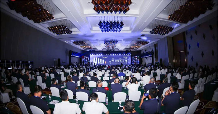 一百分翻譯服務助力“全球大客戶峰會”:多語種接力同傳,確保會議無縫溝通 一百分翻譯服務助力“全球大客戶峰會”:多語種接力同傳,確保會議無縫溝通