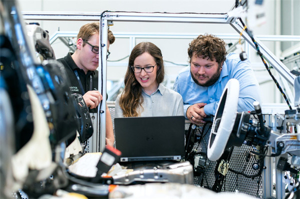 “車輪上的翻譯家”一百分翻譯為汽車行業提供成熟的語言解決方案 “車輪上的翻譯家”一百分翻譯為汽車行業提供成熟的語言解決方案